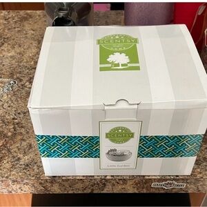Scentsy Little Garden Warmer with Blue and Green Pattern
